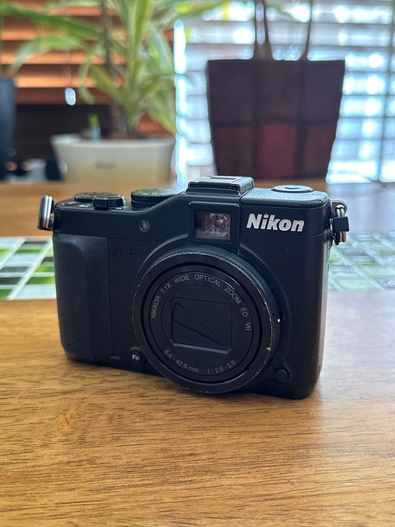 【動作品】ニコン COOLPIX P7000 ブラック【匿名配送】