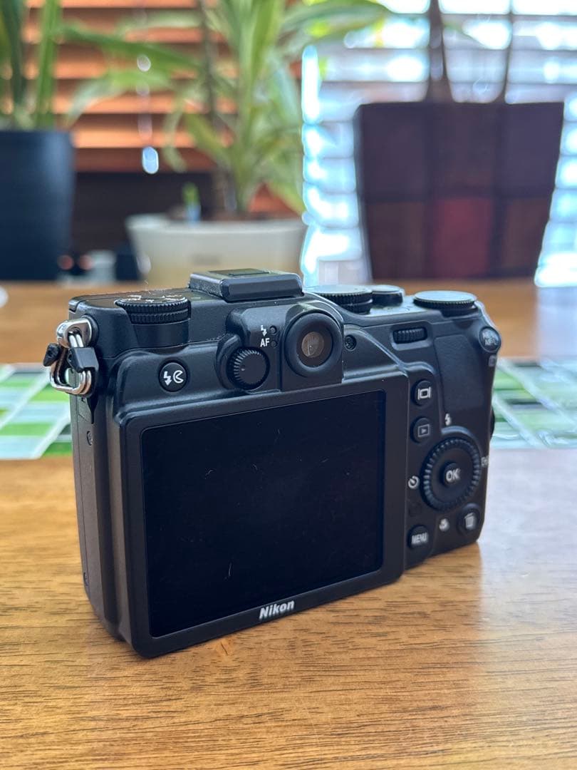 【動作品】ニコン COOLPIX P7000 ブラック【匿名配送】