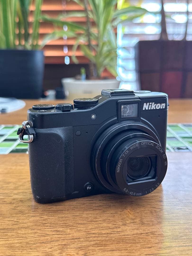【動作品】ニコン COOLPIX P7000 ブラック【匿名配送】