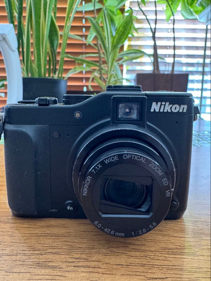 【動作品】ニコン COOLPIX P7000 ブラック【匿名配送】