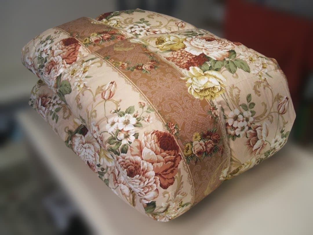 限定お買い得品‼️新品＊ロイヤル＊フランス９３％＊増量１，３キロ＊羽毛布団ＳＰ