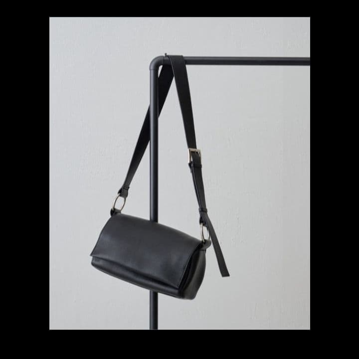 BEARDSLEY　ビアズリーショルダーバッグ レザーボディバッグ 　ブラック