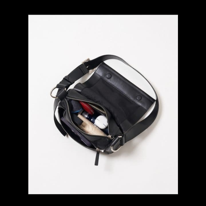 BEARDSLEY　ビアズリーショルダーバッグ レザーボディバッグ 　ブラック