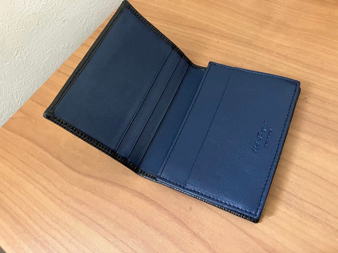 サルヴァトーレフェラガモ　名刺入れ