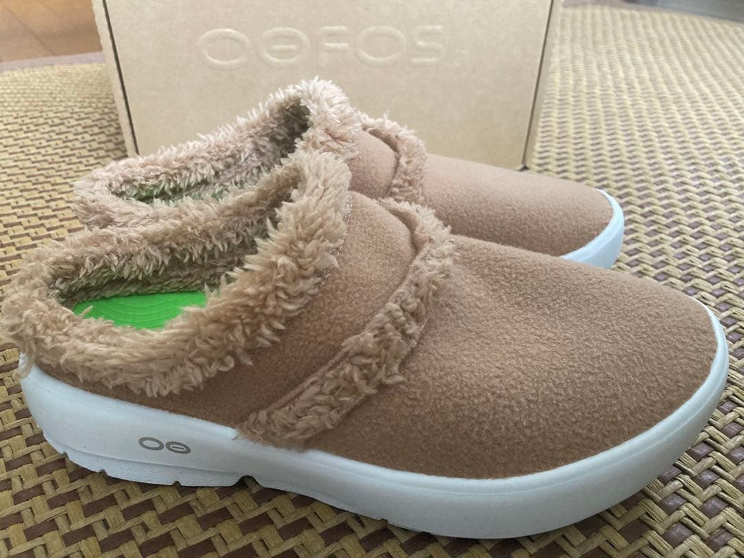 新品OOFOS OocOOzie Mule サンダル US 8 25センチ