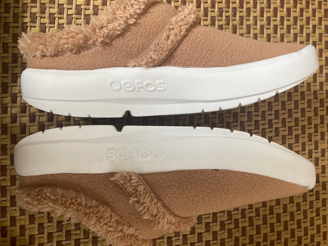 新品OOFOS OocOOzie Mule サンダル US 8 25センチ