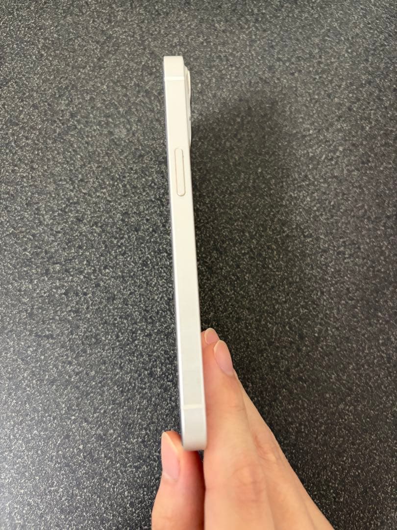 Apple iPhone13 256GB スターライト　スマートフォン本体