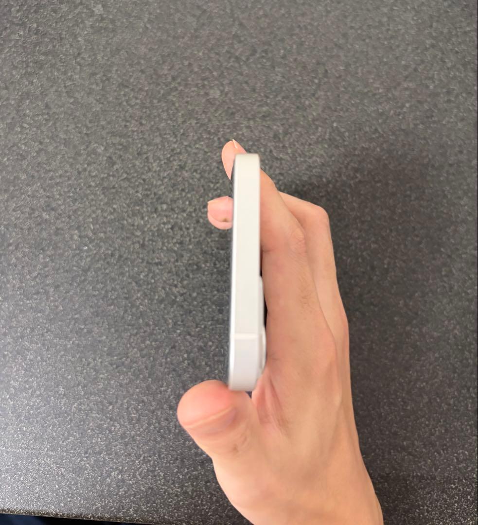 Apple iPhone13 256GB スターライト　スマートフォン本体