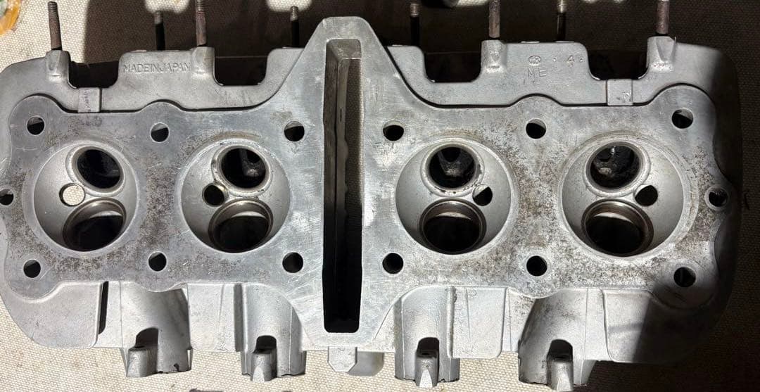 z1 シリンダーヘッド　バルブ　カムシャフト