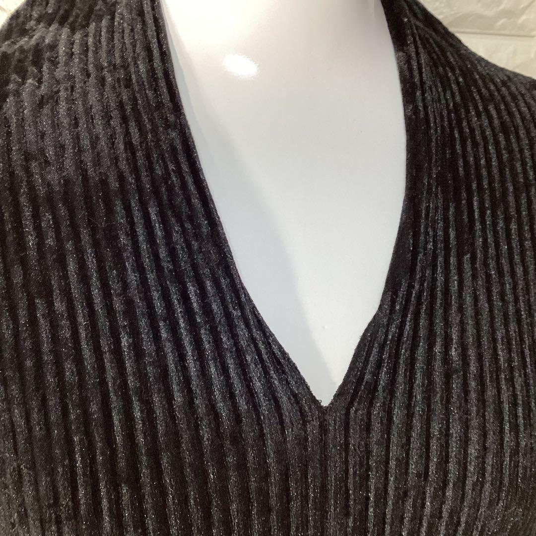 ISSEY MIYAKE イッセイミヤケ　プリーツ長袖カットソー　Vネック