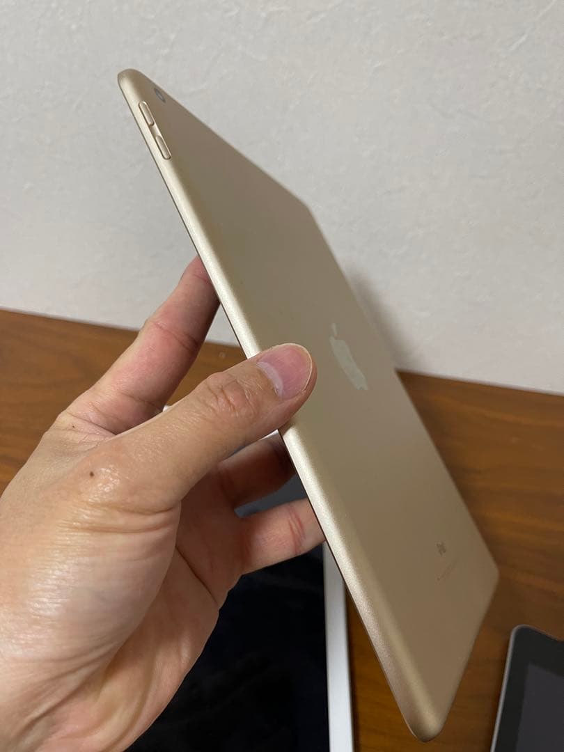 ゴールド iPad 本体 9.7インチ128gb