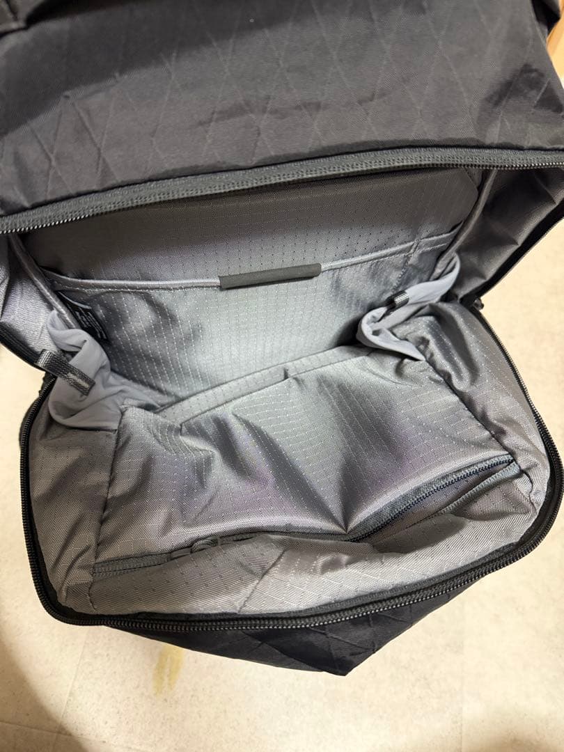 バッグ ABLE CARRY Thirteen Daybag X-Pac Black