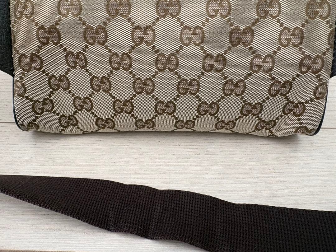 GUCCI ベージュ ボディバッグ