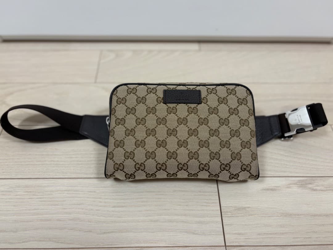 GUCCI ベージュ ボディバッグ