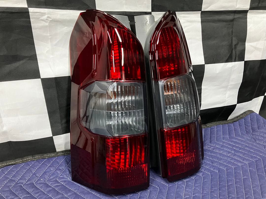 美品！！160 プロボックス純正テール サクシード 左右テールランプ