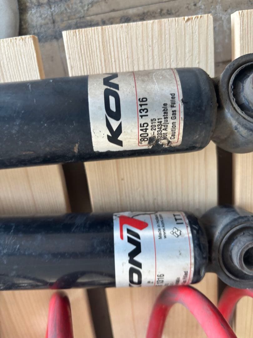 アバルト959コンペティツィオーネ 純正 KONI サスペンションキット