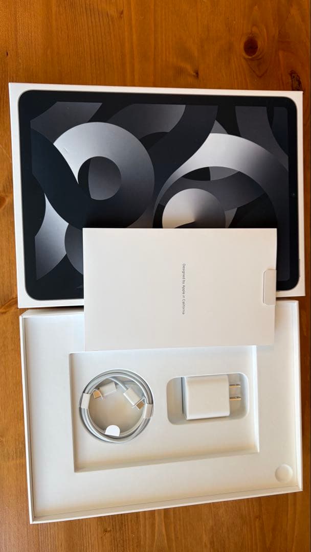 Apple iPad Air (第5世代) 64GB スペースグレー本体