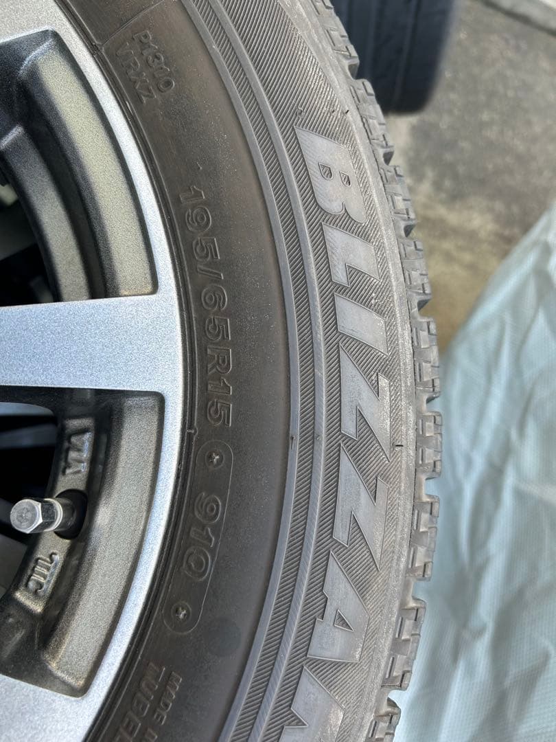 195/65R15 スタッドレスタイヤ ブリザックVRX エクシーダー 5穴