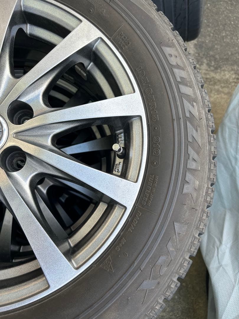 195/65R15 スタッドレスタイヤ ブリザックVRX エクシーダー 5穴