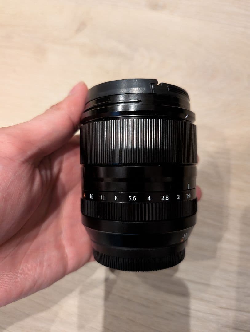 FUJIFILM XF33mmF1.4 R LM WR 純正フード付き