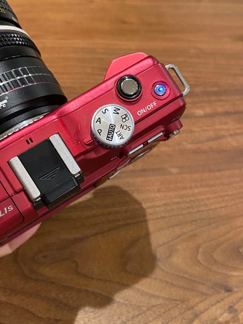 OLYMPUS e-pl1s 赤 ニコンNIKKOR 28㍉1:3.5 レンズ付