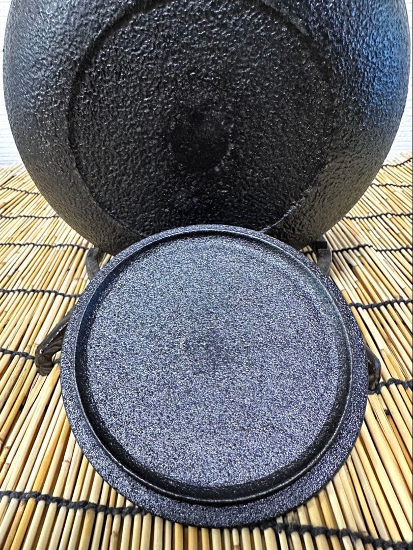 未使用、保管品　南部岩鋳造　１８型丸平アラレ　南部鉄瓶　南部鉄器　鉄瓶