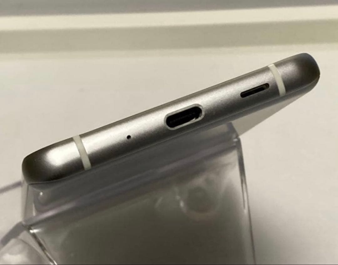 ドコモ SIMフリー ARROWS N F-51Cスマホ本体 ホワイト⭐️