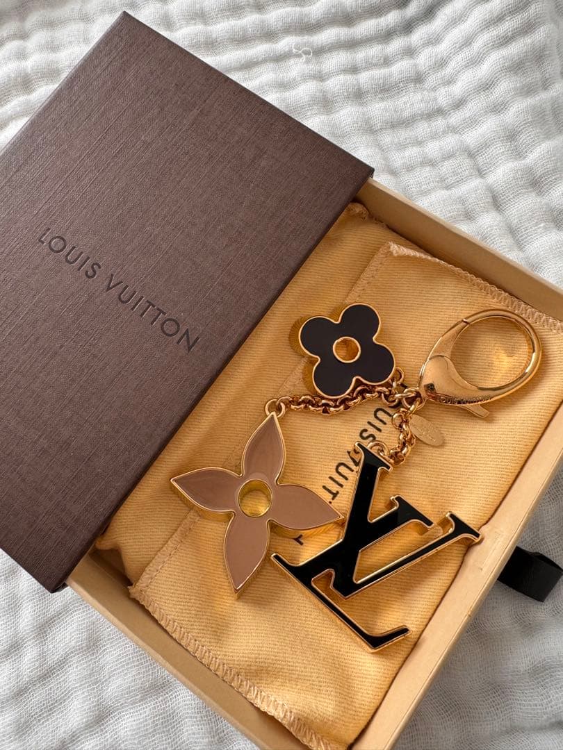 Louis Vuitton フラワーチャーム ゴールド