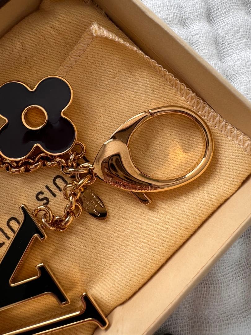Louis Vuitton フラワーチャーム ゴールド
