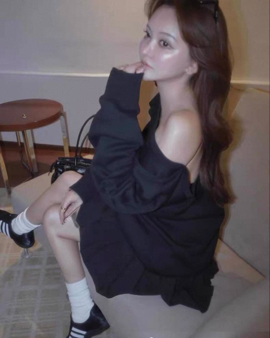 THE TOÉ ／Opern Off-shoulder Sweat スウェットS