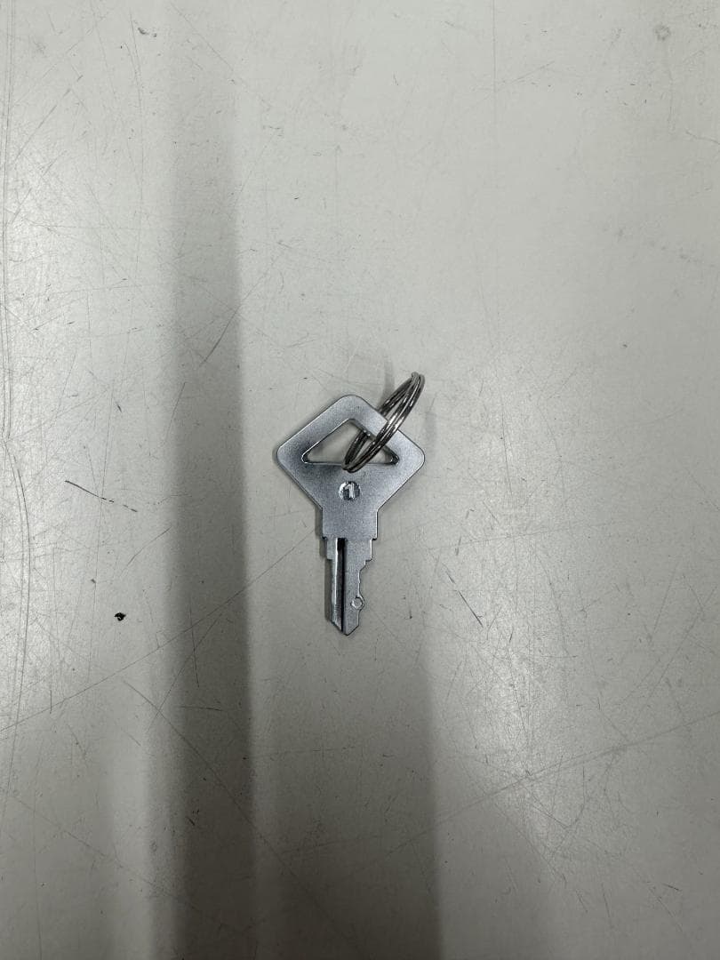 IKEA 飾り棚 ガラスケース 鍵付き ホワイト