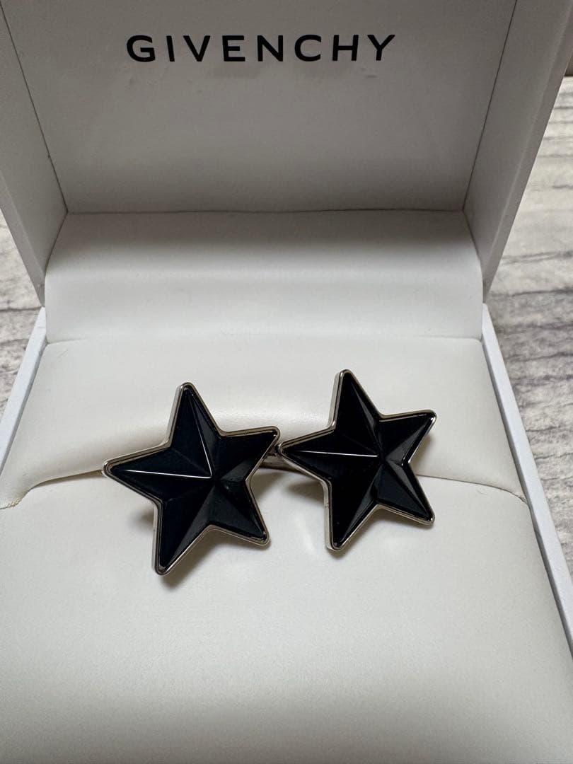 GIVENCHY ジバンシィ　カフスリンク　カブスボタン　スーツ　STAR 美品