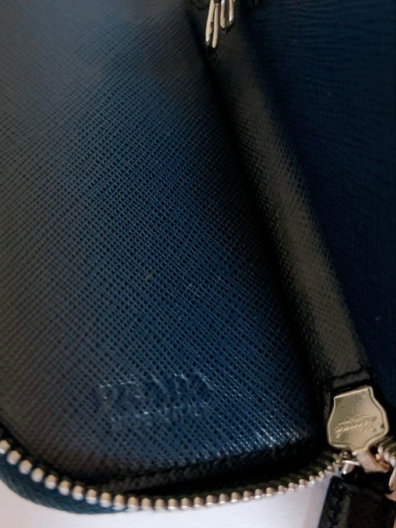 プラダ　PRADA キーケース　６連　紺色　箱付き