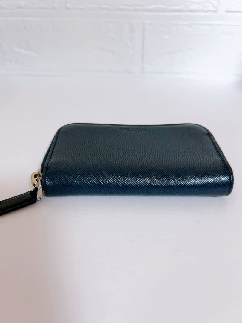 プラダ　PRADA キーケース　６連　紺色　箱付き