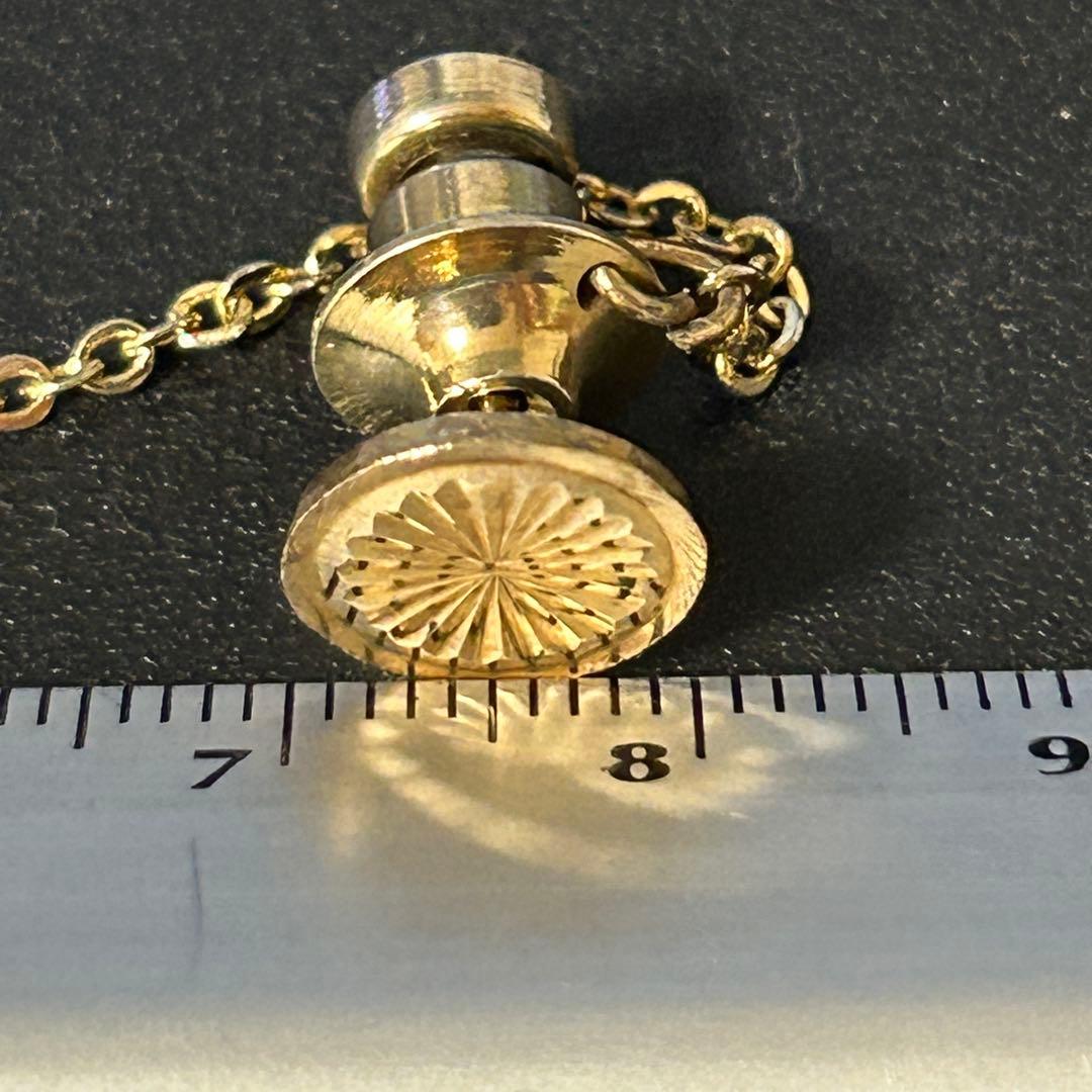 美品18金製　菊紋デザイン　ゴールド　タイタックピン・ネクタイピン・ピンバッジ