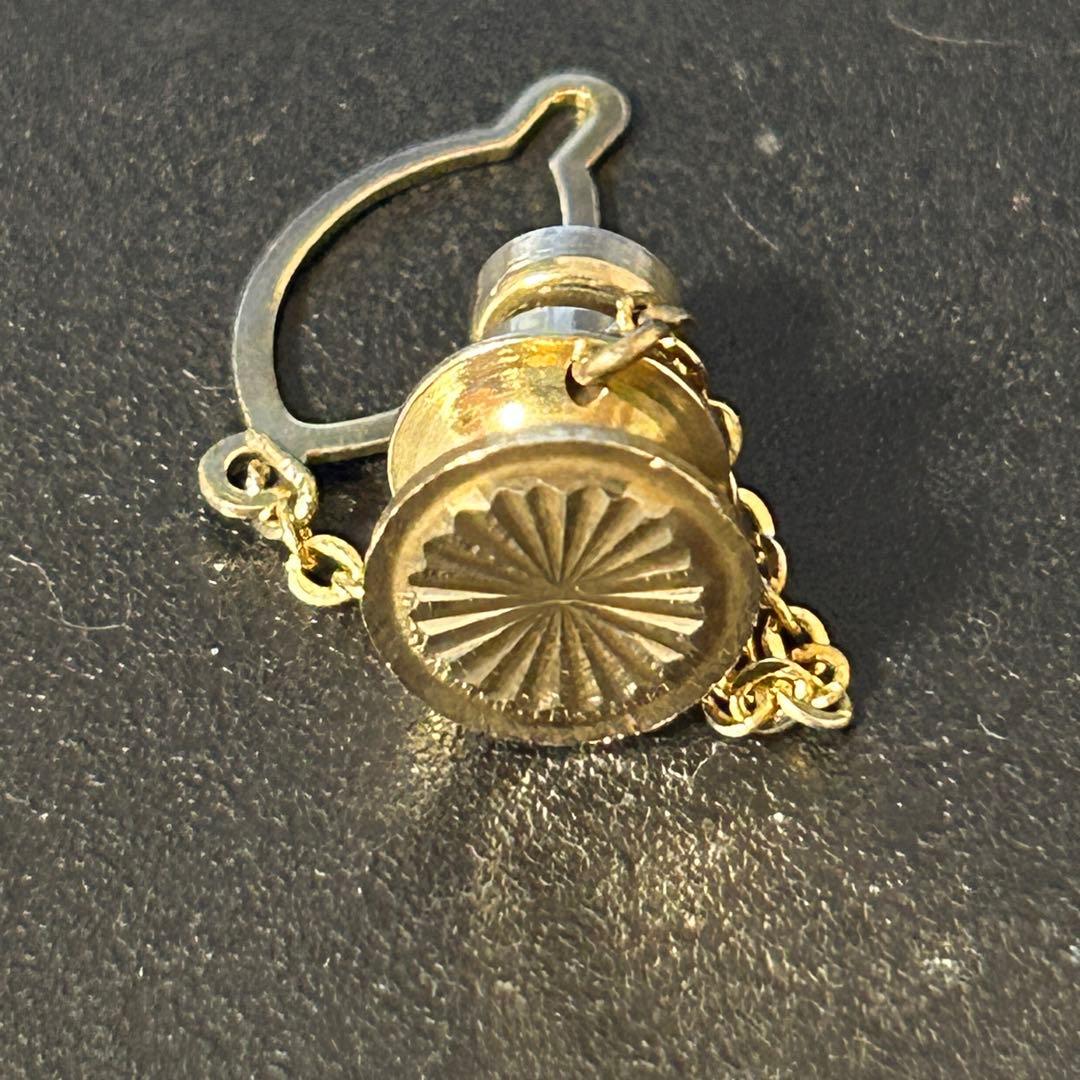 美品18金製　菊紋デザイン　ゴールド　タイタックピン・ネクタイピン・ピンバッジ