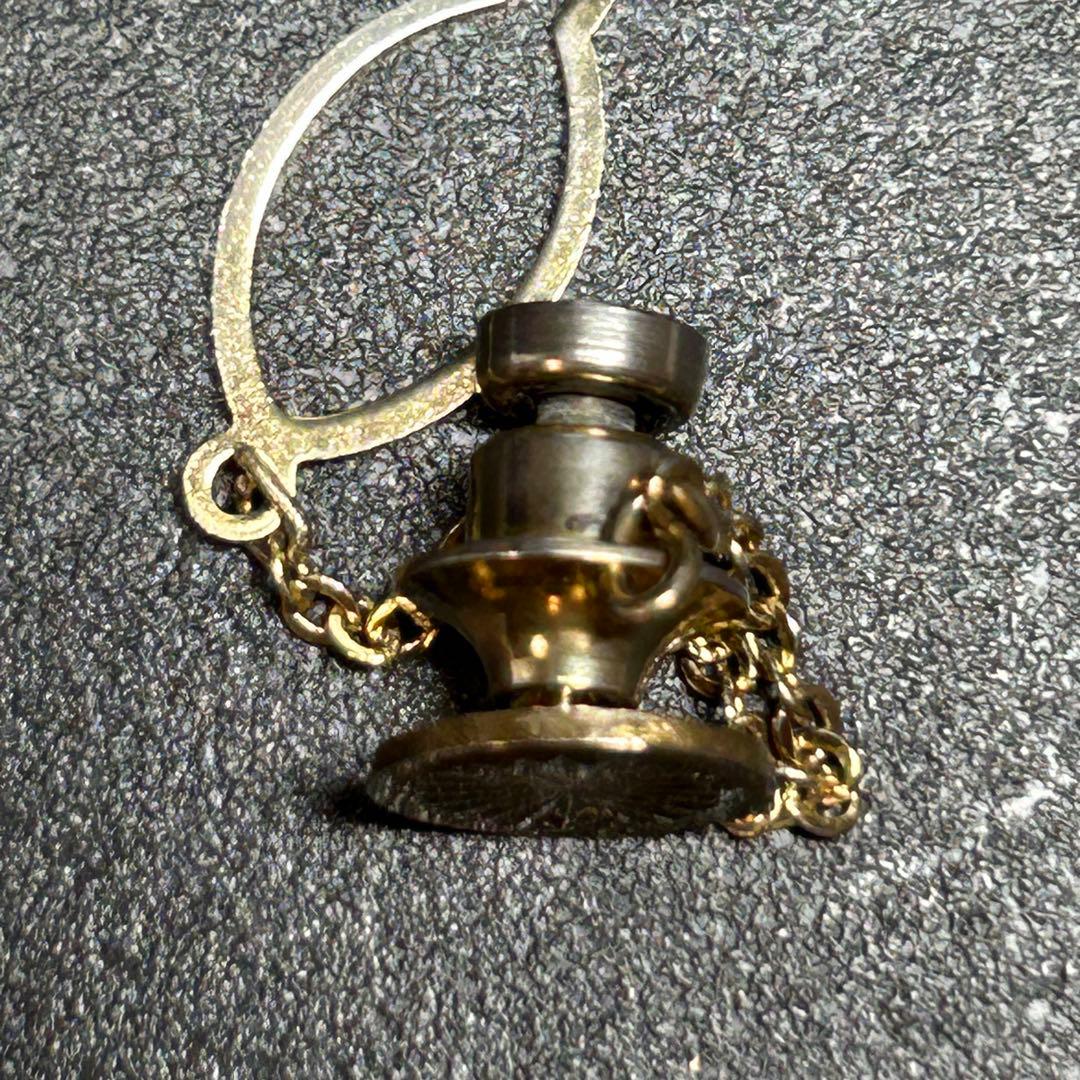 美品18金製　菊紋デザイン　ゴールド　タイタックピン・ネクタイピン・ピンバッジ
