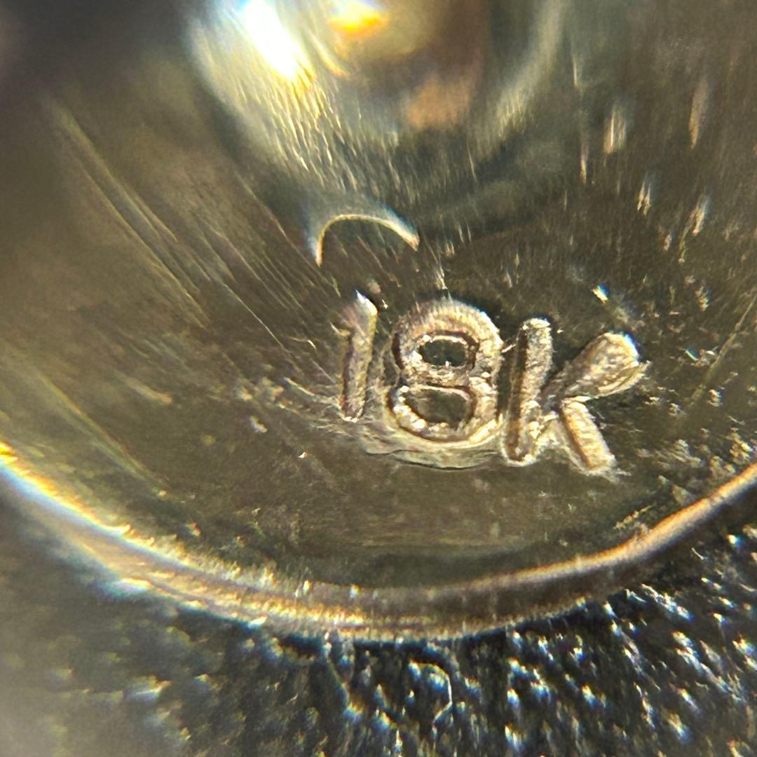 美品18金製　菊紋デザイン　ゴールド　タイタックピン・ネクタイピン・ピンバッジ