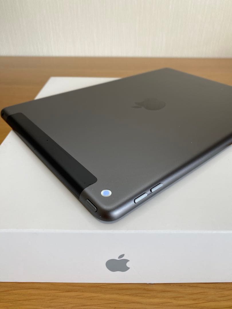 美品　iPad第7世代 32GB WiFi+Cellular iPad本体