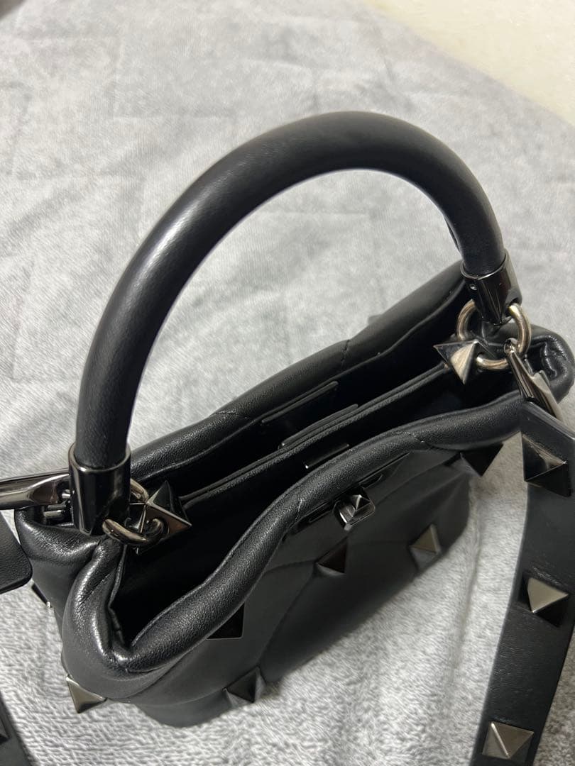 出品1/23まで・値下げ不可・VALENTINO ローマンスタッズ ハンドバッグ