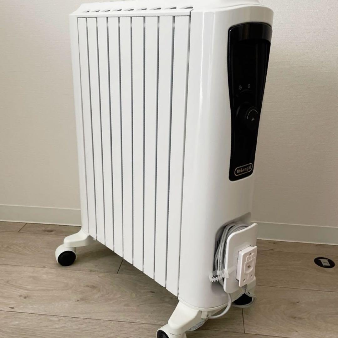 デロンギ　オイルヒーター ホワイト デジタル表示