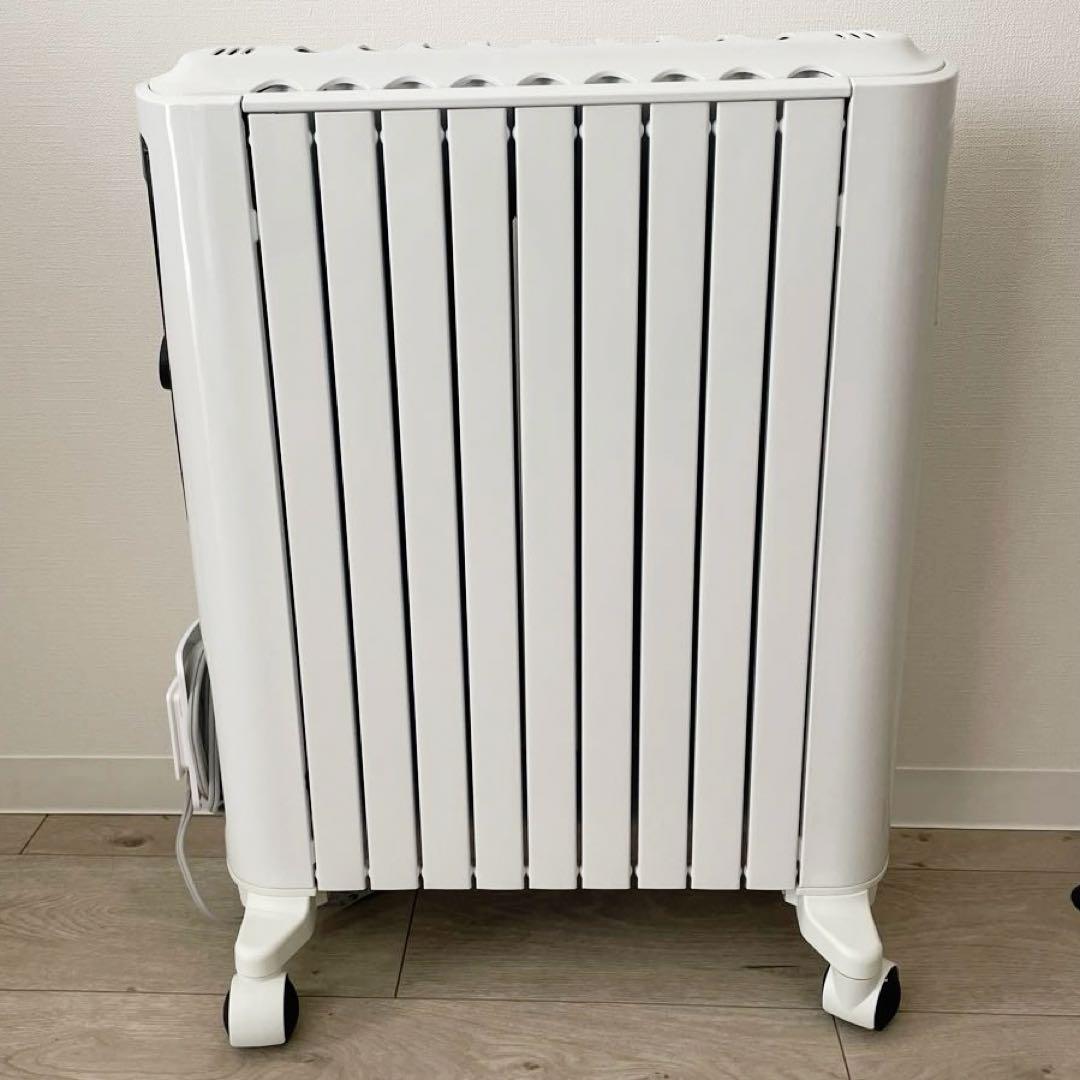 デロンギ　オイルヒーター ホワイト デジタル表示