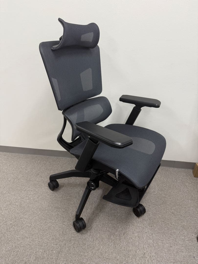 人間工学に基づいて作られた、姿勢を保つワークチェアGrowSpica pro黒