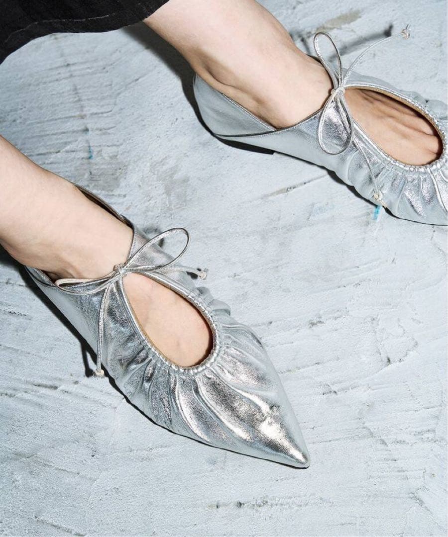 MIDORI UEEDA×GRISEレザーポインテッドギャザーバブーシュ