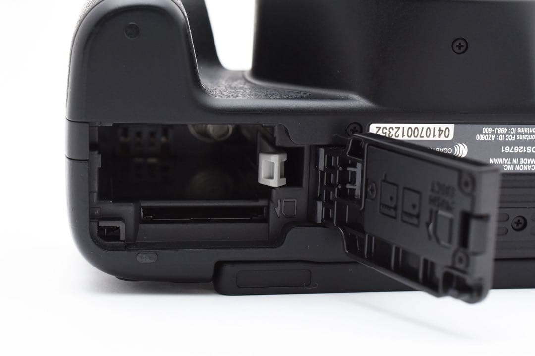 デジタル一眼レフカメラ/canon kiss x10標準&望遠ダブルレンズセット