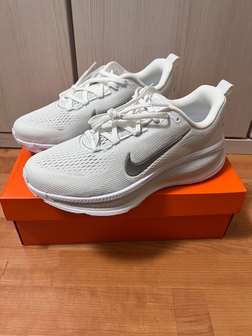 NIKE ナイキ　ズーム　ボメロ18 新品未使用　27.5cm ホワイト