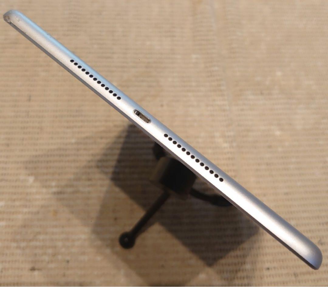 完動品液晶無傷iPad第7世代(A2197)本体32GBシルバー送料込HMF3N