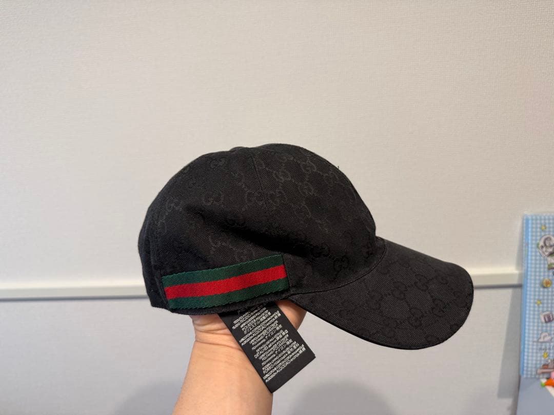 Gucci ブラックキャップ ストライプ付き