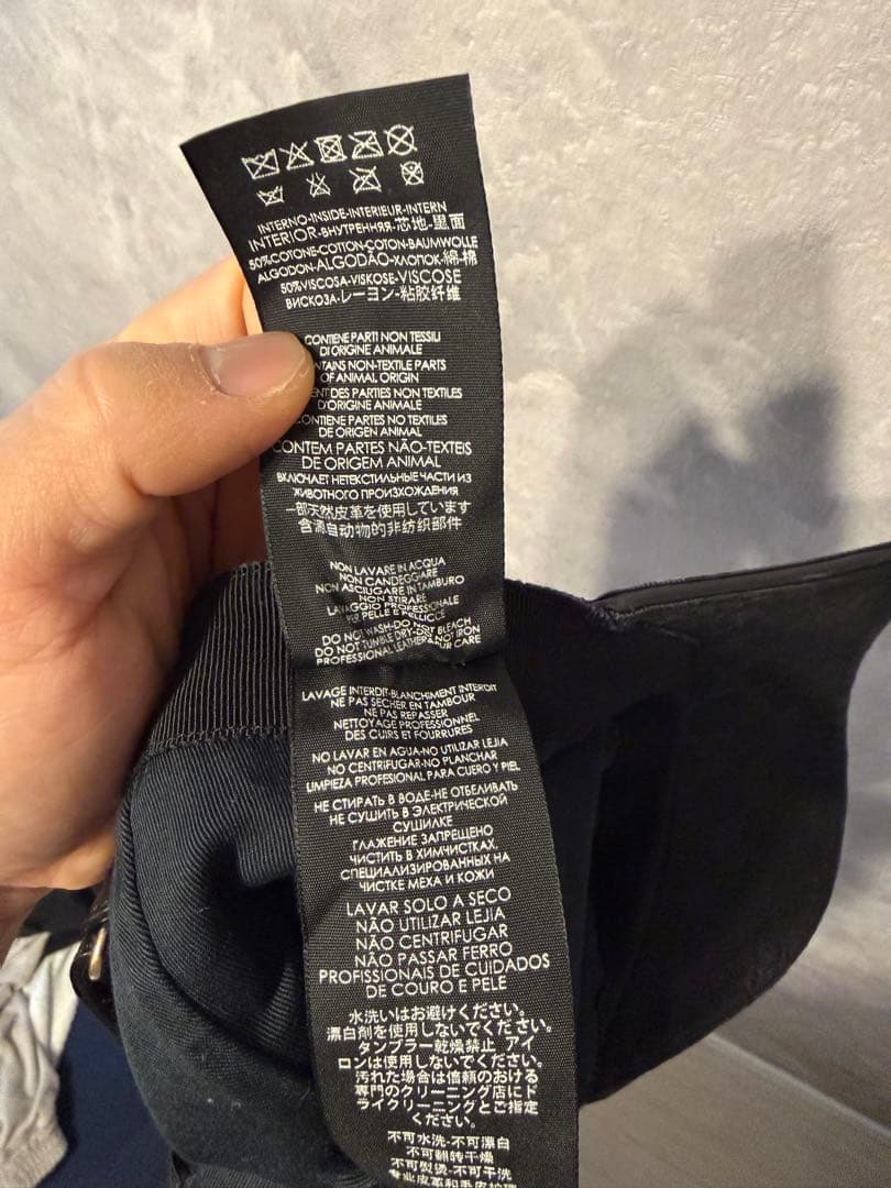 Gucci ブラックキャップ ストライプ付き