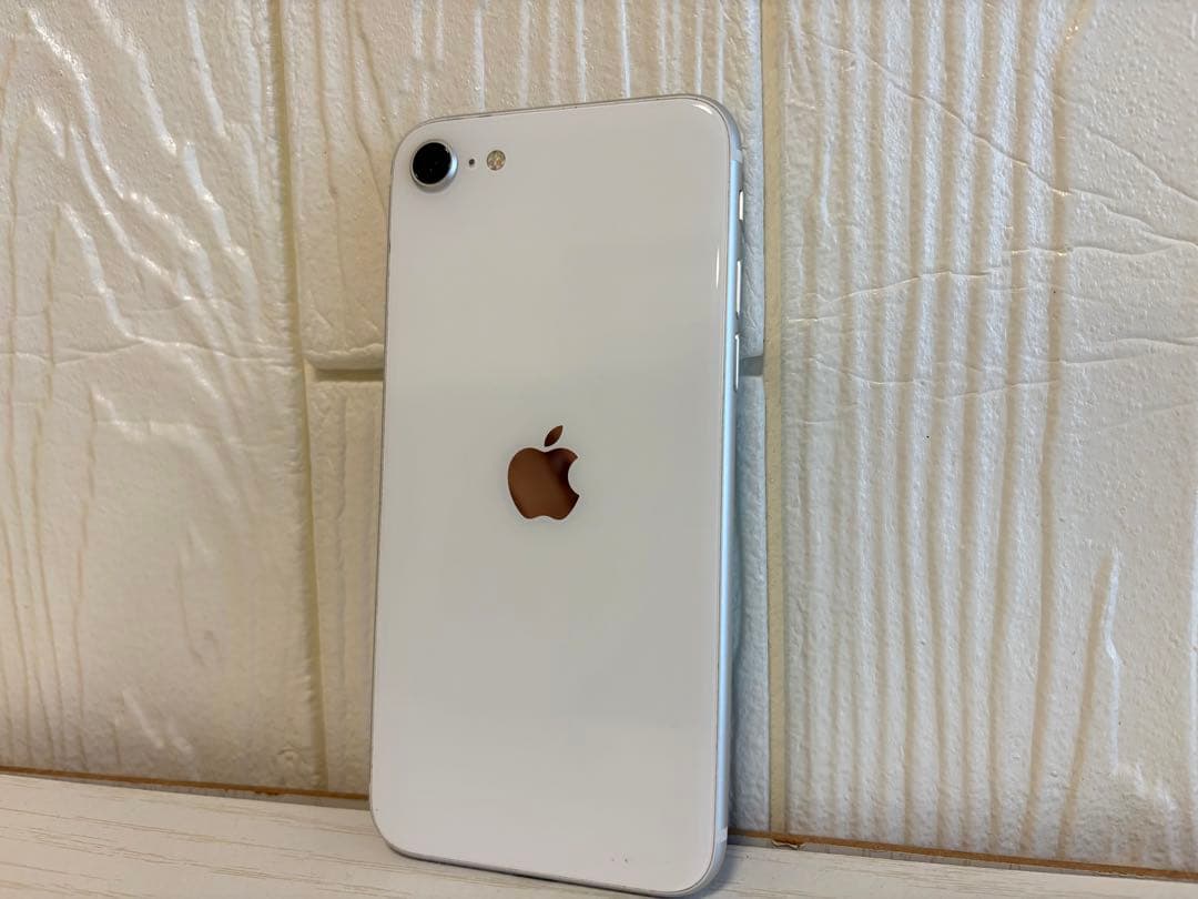 Apple iPhone SE 第3世代 64GB スターライト　ホワイト　白